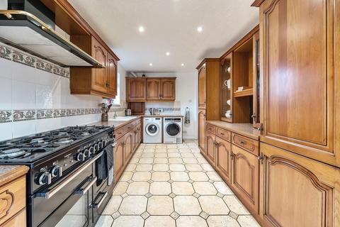 3 Parsonage Close, Warlingham, CR6 9EN