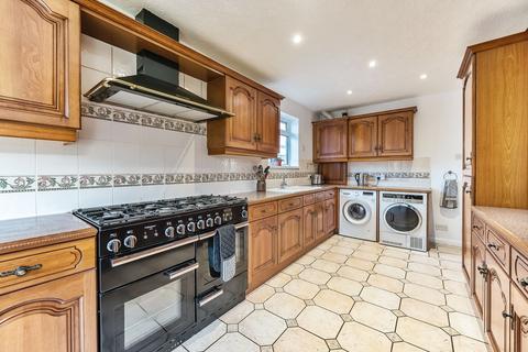 3 Parsonage Close, Warlingham, CR6 9EN