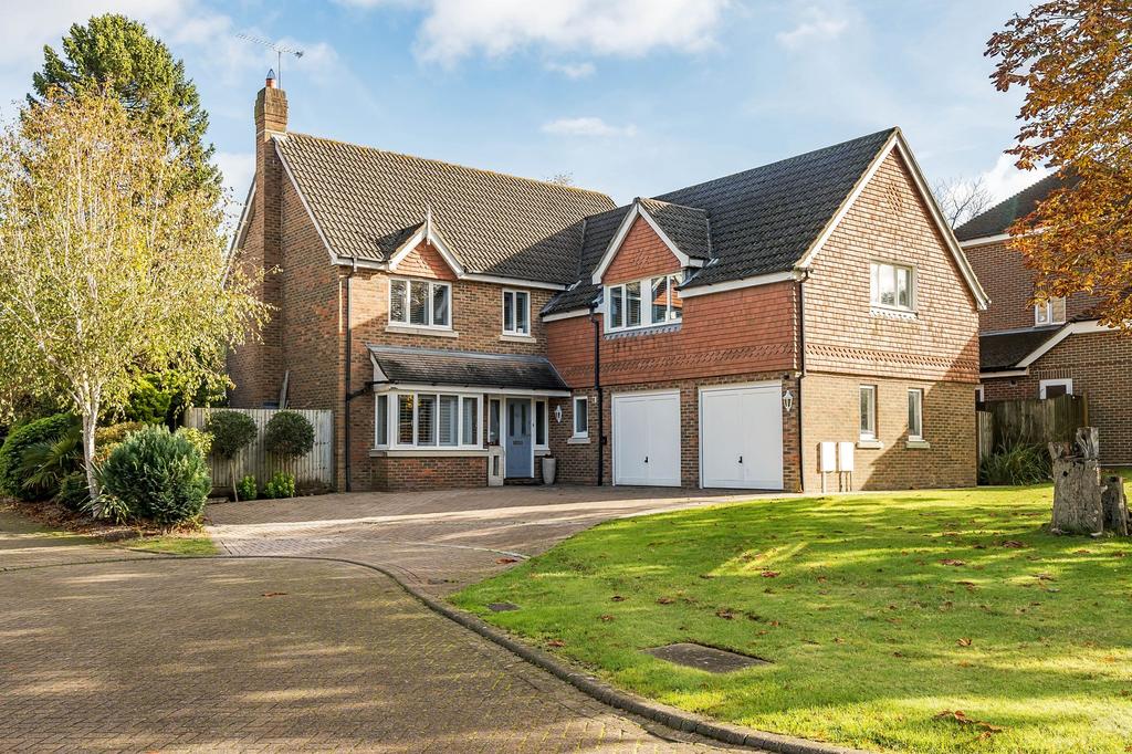 Caterham, Caterham CR3 5 bed detached house for sale £1,000,000