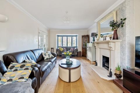 18 Foxon Close, Caterham, CR3 5SY