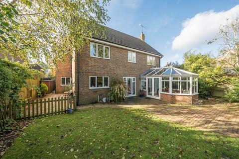 18 Foxon Close, Caterham, CR3 5SY