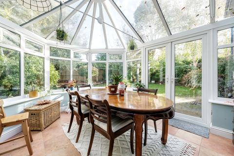 18 Foxon Close, Caterham, CR3 5SY