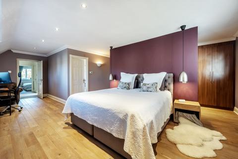 18 Foxon Close, Caterham, CR3 5SY