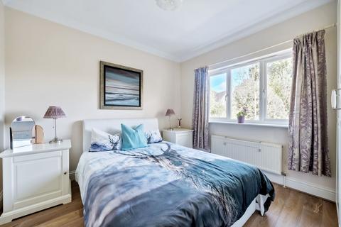 18 Foxon Close, Caterham, CR3 5SY