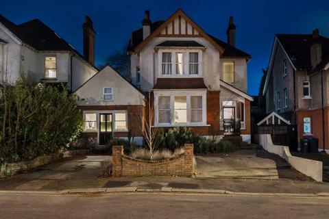 25 Purley Knoll, Purley, CR8 3AF
