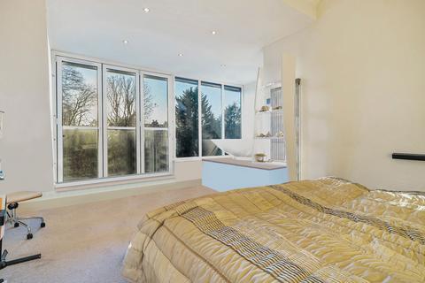 25 Purley Knoll, Purley, CR8 3AF