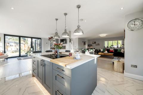 Sercq Coulsdon Lane, Chipstead, Coulsdon, CR5 3QH