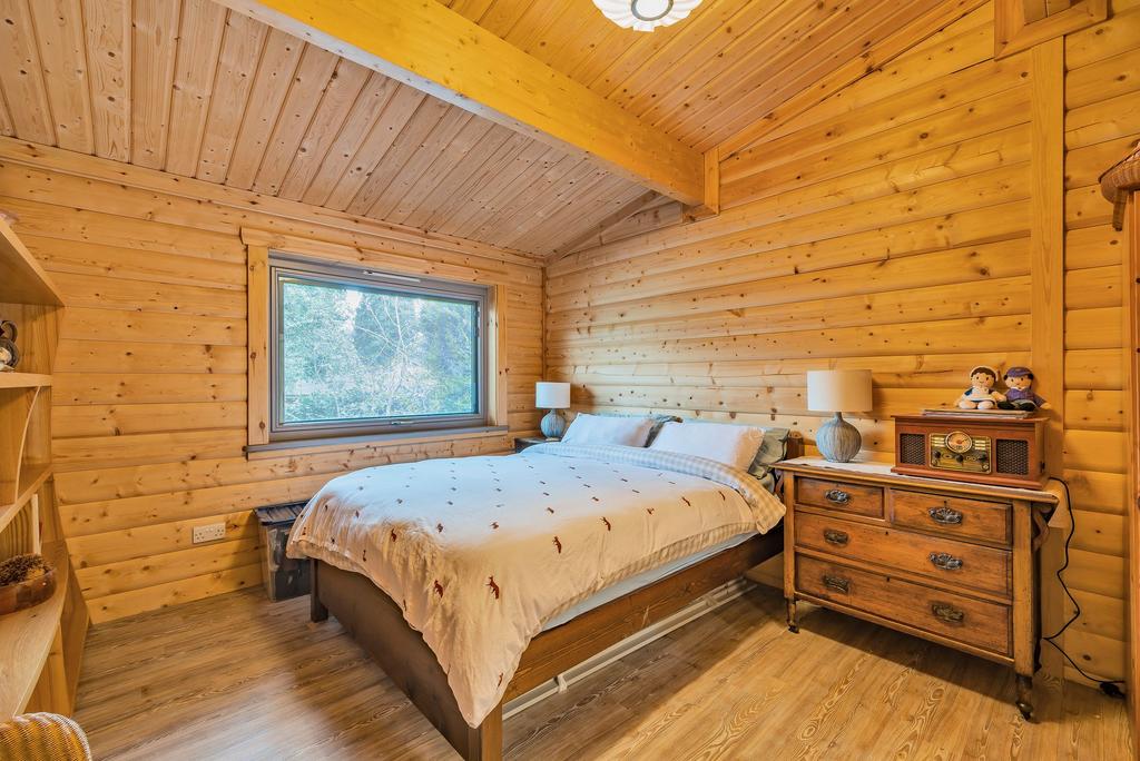 Log Cabin