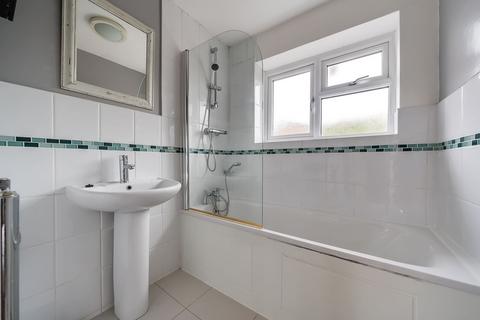 33 Dewlands, Godstone, RH9 8BS