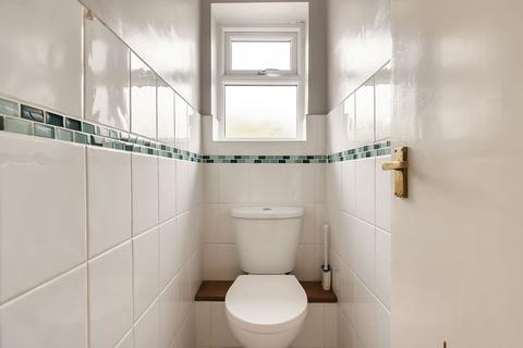33 Dewlands, Godstone, RH9 8BS