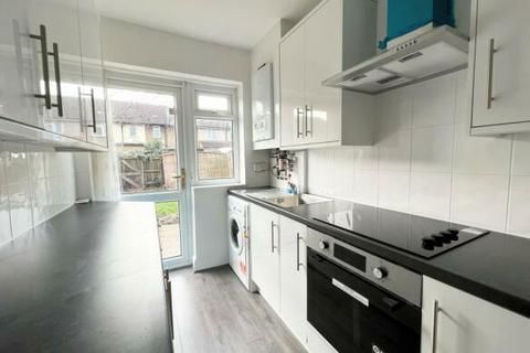 3 bedroom semi-detached house to rent, Leyburn Road, Edmonton, N18