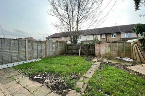 3 bedroom semi-detached house to rent, Leyburn Road, Edmonton, N18
