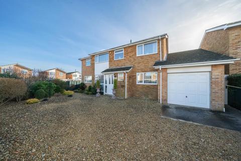 4 Kingham Drive, Carterton, OX18 3HU