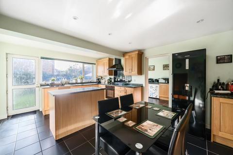 4 Kingham Drive, Carterton, OX18 3HU