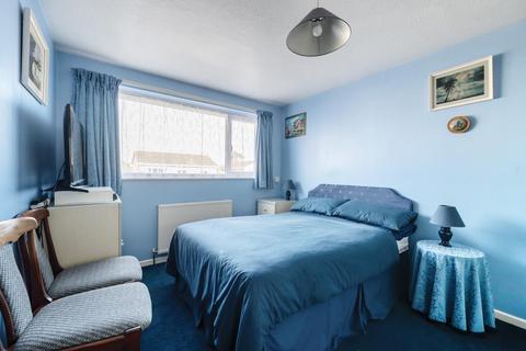 4 Kingham Drive, Carterton, OX18 3HU