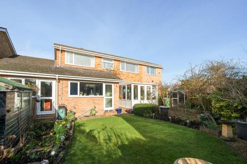 4 Kingham Drive, Carterton, OX18 3HU