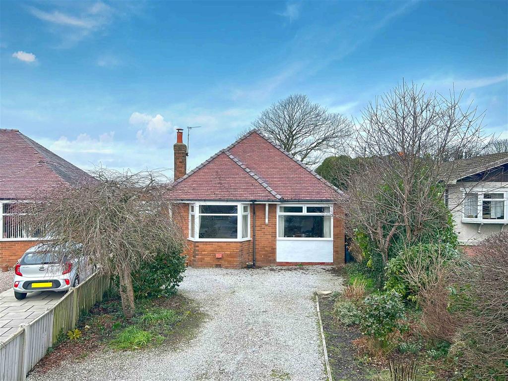 Turning Lane, Southport PR8 2 bed detached bungalow for sale £325,000