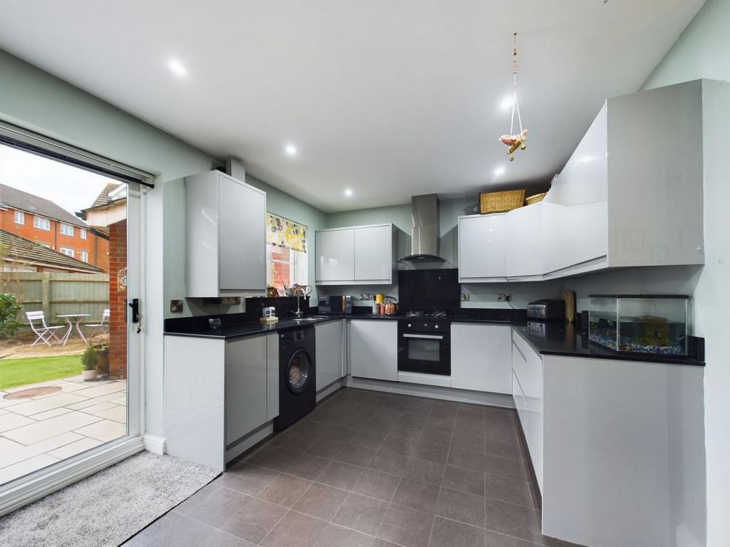 Kitchen / dining room