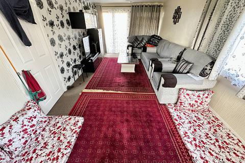 2 bedroom flat for sale, Badminton Close, Northolt UB5
