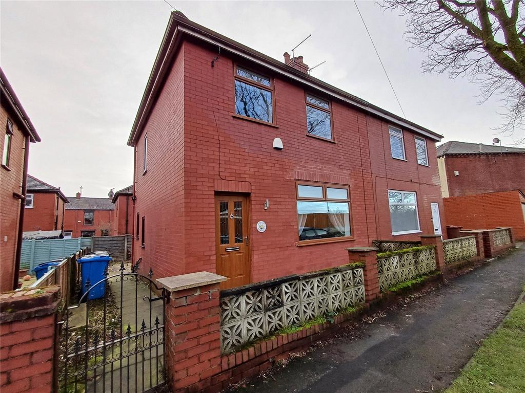 Jowett Street, Watersheddings, Oldham, OL1 3 bed semidetached house