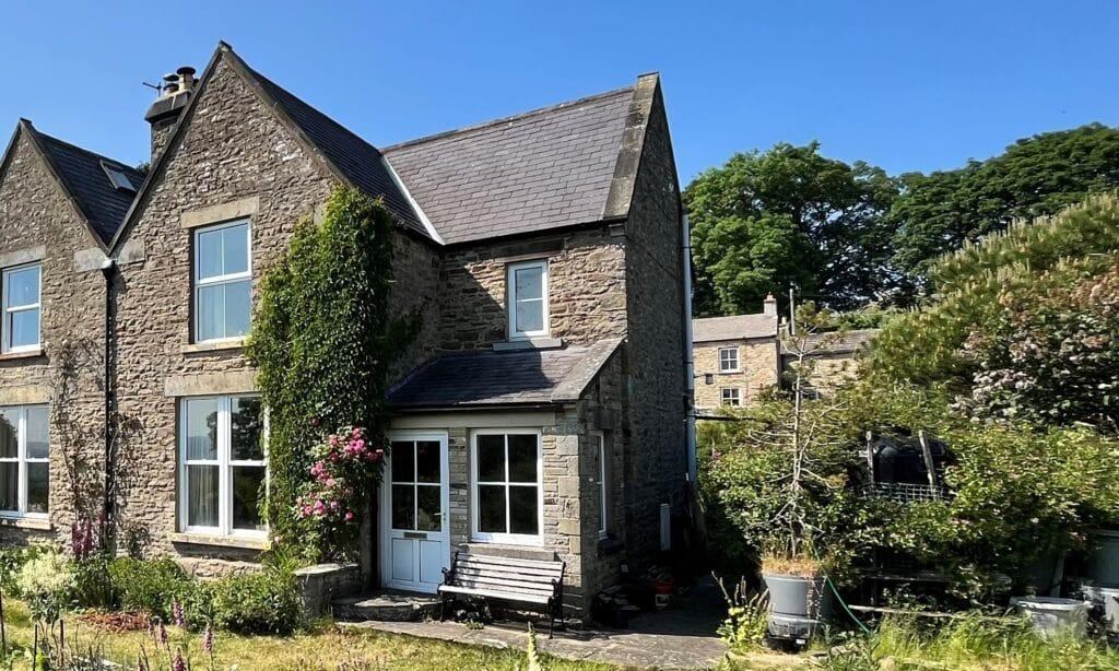 Dale View East, Castle Bolton, Leyburn 2 bed cottage for sale £195,000