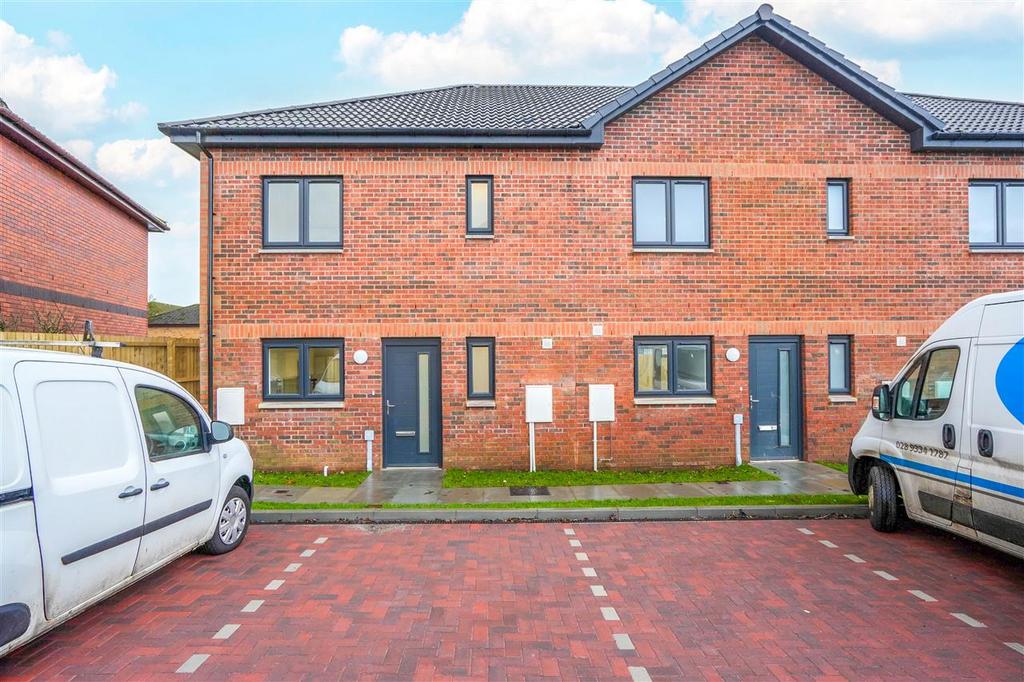 Broadlie Road, Neilston, Glasgow 3 bed terraced house for sale £220,000
