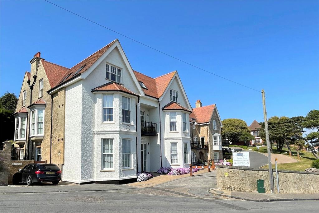 Undercliff Road East, Felixstowe, IP11 3 bed apartment for sale £595,000