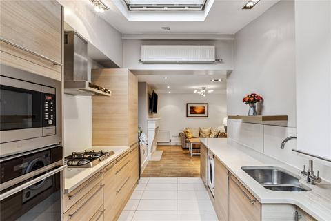 20b Ramsden Road, London, SW12 8QY