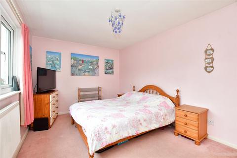 29 Adelphi Crescent, Hornchurch, RM12 4JY