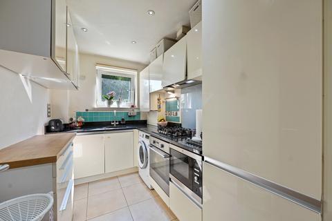 2 bedroom flat for sale, Oat House, Peacock Close, Mill Hill, London, NW7 1LG