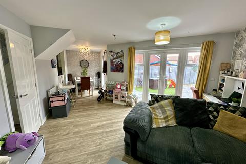 3 bedroom semi-detached house for sale - The Circle, Ipswich IP6