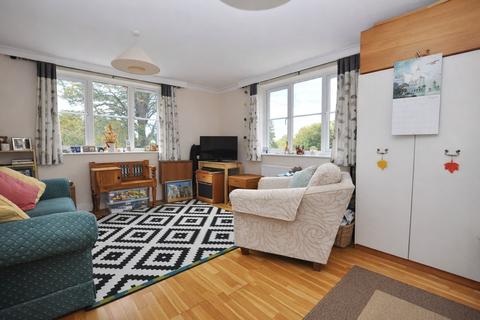 1 bedroom apartment for sale, Kings Road, Shalford, Guildford, Surrey, GU4