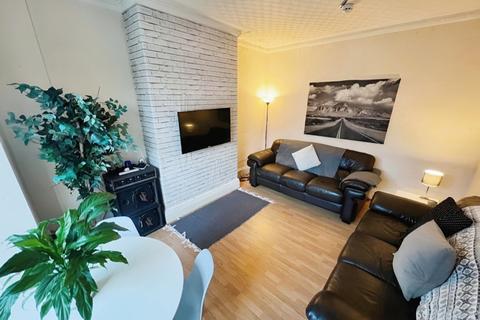 6 bedroom terraced house to rent, Trelawn Terrace, Headingley, Leeds, LS6
