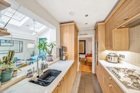 24 Avenue Road, Kingston Upon Thames, KT1 2RB