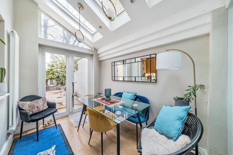 24 Avenue Road, Kingston Upon Thames, KT1 2RB