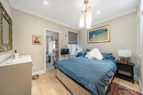 24 Avenue Road, Kingston Upon Thames, KT1 2RB