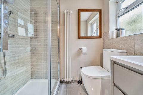 24 Avenue Road, Kingston Upon Thames, KT1 2RB
