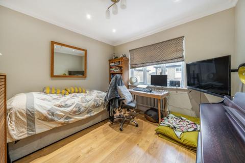 24 Avenue Road, Kingston Upon Thames, KT1 2RB