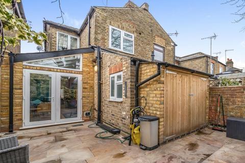24 Avenue Road, Kingston Upon Thames, KT1 2RB