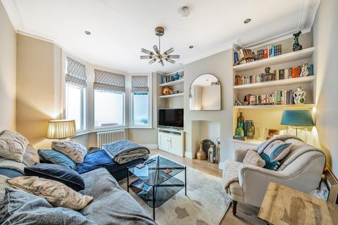 24 Avenue Road, Kingston Upon Thames, KT1 2RB