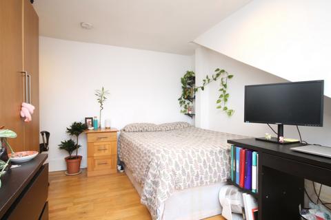 3 bedroom flat to rent, Huddleston Road, Tufnell Park, N7