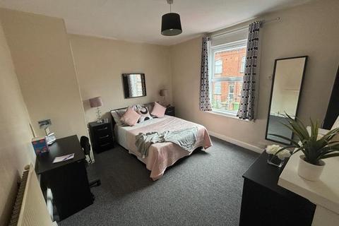 4 bedroom terraced house to rent, Granby Place, Leeds LS6