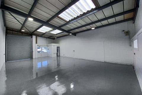 Warehouse to rent, Unit 19 West Howe Industrial Estate, Elliott Road, Bournemouth, BH11 8JU