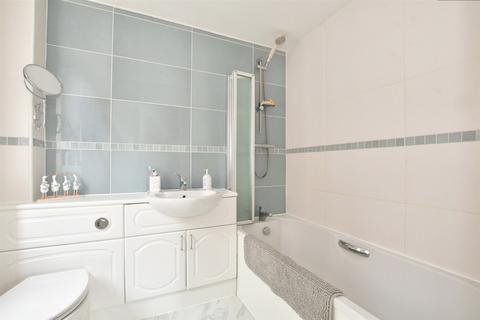 18 Weald Hall Lane, Thornwood, Epping, CM16 6NB