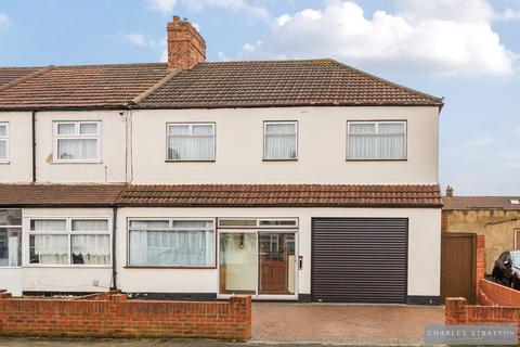4 bedroom end of terrace house for sale, Eton Road, Ilford