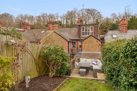 7 Eashing Lane, Godalming, GU7 2JZ