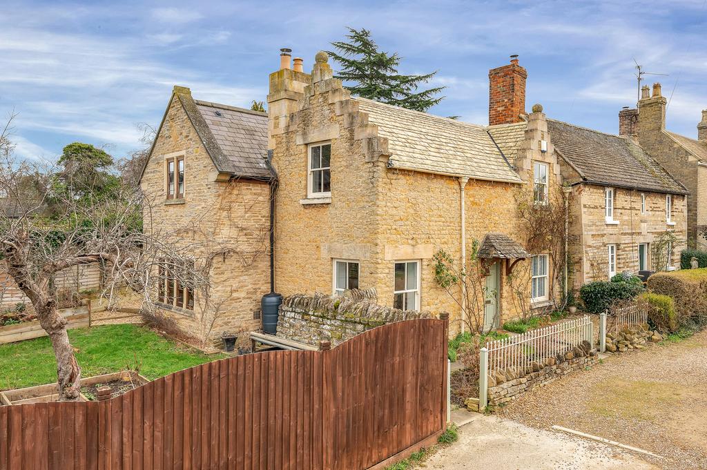 St. Botolphs Lane, Orton Longueville, Peterborough, PE2 4 bed semi