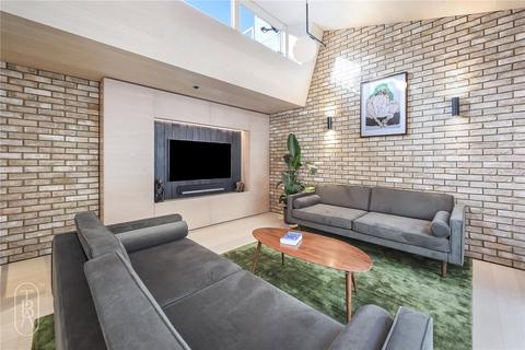 14 Voss Street, London, E2 6JE