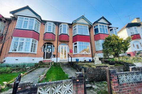 3 bedroom terraced house for sale, Chelsworth Drive, Plumstead Common, London, SE18
