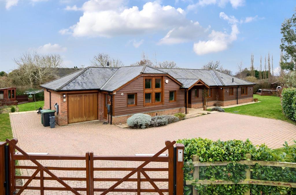 Kings Langley, Hertfordshire WD4 5 bed bungalow for sale £1,400,000
